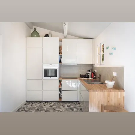 Bastide Sainte Trinide ساناري سور مير