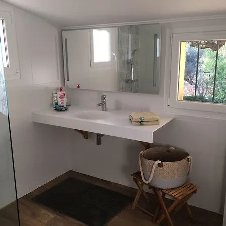 Bastide Sainte Trinide ساناري سور مير