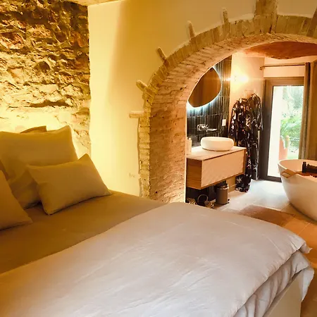 فندق مبيت وإفطار Bastide Sainte Trinide 4*