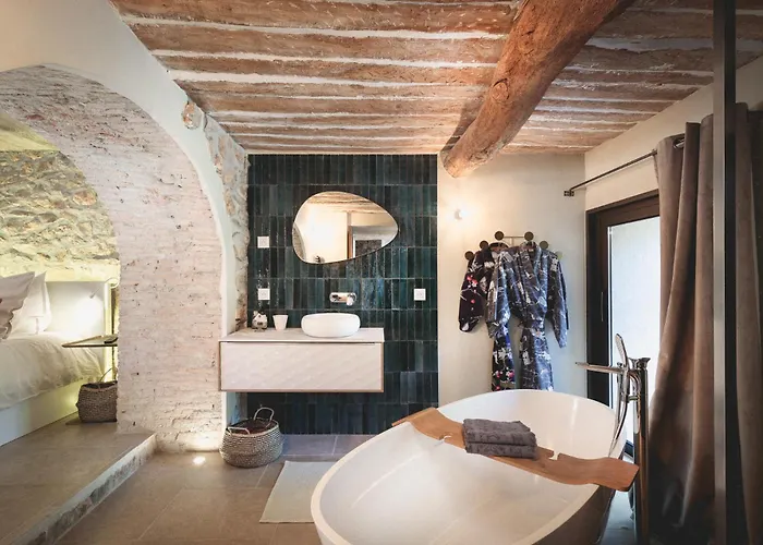 Bastide Sainte Trinide 4*