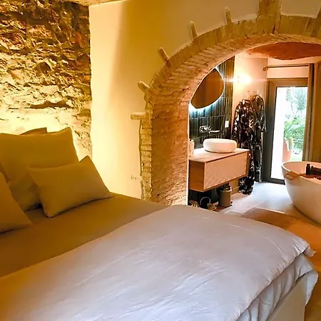Bastide Sainte Trinide Couette-café 4*