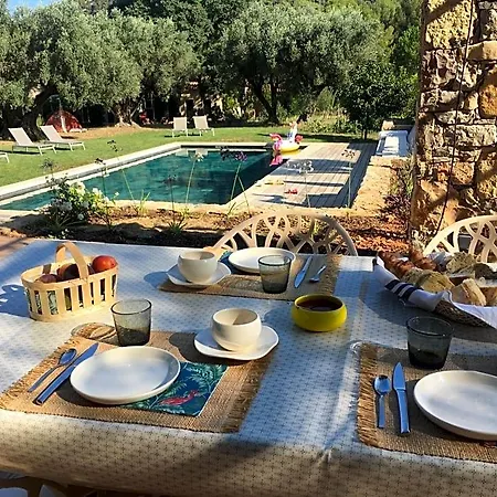 Bastide Sainte Trinide Couette-café 4*