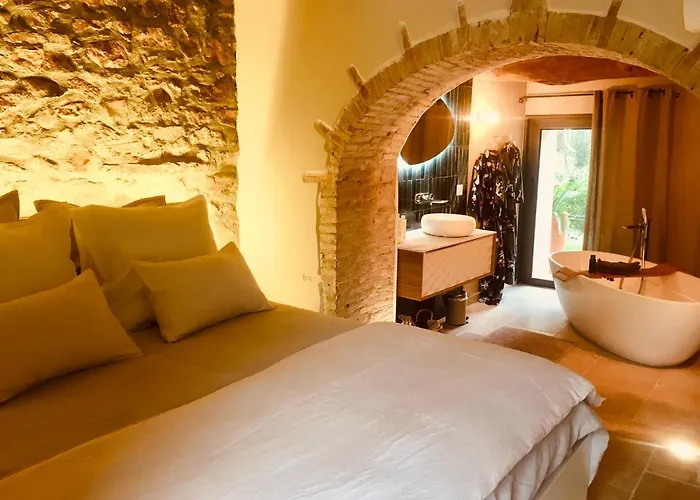Bastide Sainte Trinide فندق مبيت وإفطار 4*