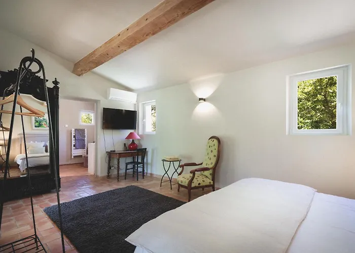 Bastide Sainte Trinide 4* ساناري سور مير