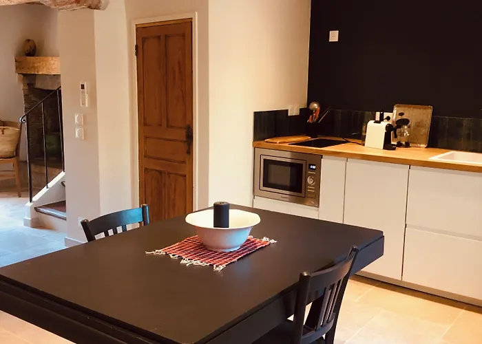 Bastide Sainte Trinide לינה וארוחת בוקר 4*